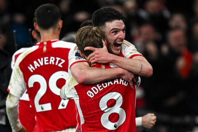 Fotbalisté Arsenalu ve šlágru 23. kola porazili 3:1 Liverpool a na lídra tabulky ztrácí jen dva body | foto: Profimedia