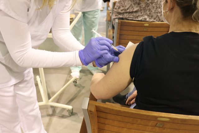 Očkování v Česku zrychluje  (ilustrační foto) | foto: Veronika Žeravová,  Český rozhlas