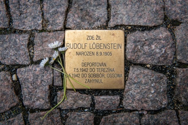 Kameny zmizelých připomínají oběti holocaustu v České Lípě | foto: Město Česká Lípa/Vít Černý