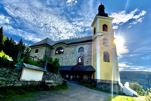 Kostel je dominantou celé obce | foto: Ondřej Vaňura,  Český rozhlas,  Český rozhlas