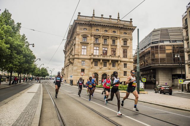 Neděle bude v Praze patřit běžcům. Na programu je Volkswagen Maraton | foto:  RunCzech,  www.runczech.com