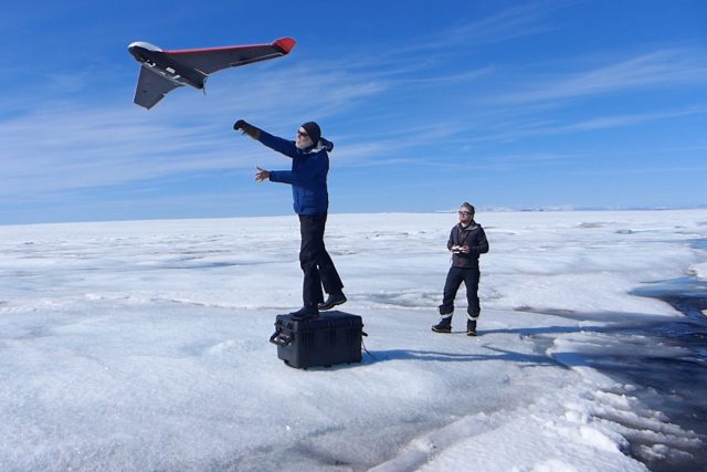 Speciálně vyrobené drony umožnily vědcům zmapovat povrch ledové vrstvy ve 3D | foto: Tom Chudley,  Scott Polar Research Institute,  Cambridge