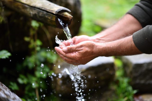 Ve slovinském Kamniku pořádají festival vody. Cílem je upozornit na znečištění horských pramenů | foto: Fotobanka Profimedia