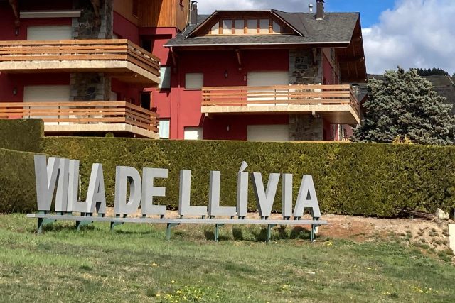 Horská Vila de Llívia je španělská,  plně vklíněná ve francouzském území | foto: Pavel Novák,  Český rozhlas