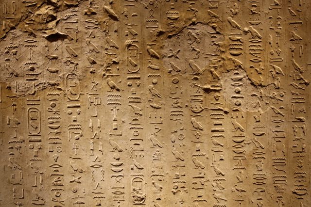 S nápisem na sarkofágu generála si egyptologové dlouho lámali hlavu. | foto: Renata Landgráfová