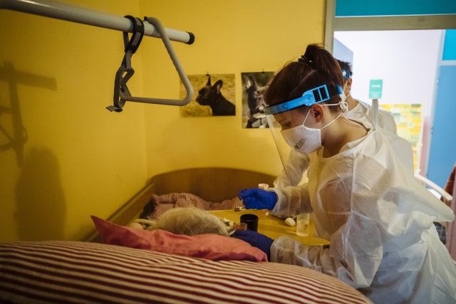 Pandemie koronaviru zasáhla domovy důchodců | foto: Fotobanka Profimedia