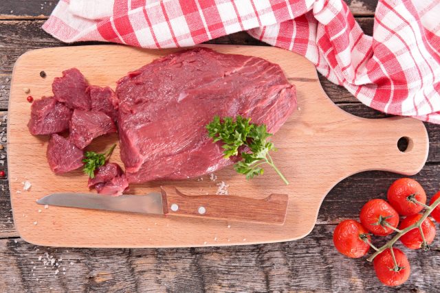 „Když si kupujete maso,  tak se dívejte na ruce řezníka,  jestli maso je měkké,  tak je to dobrý,  jestli tuhý,  tak ho nechte dozrát, “ doporučuje Kšána | foto: Profimedia