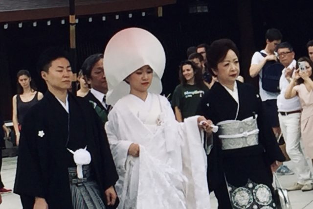 Svatební kimono patří k jedněm z nejnáročnějších na údržbu i oblekání | foto: Marie Machytková,  Český rozhlas,  Český rozhlas