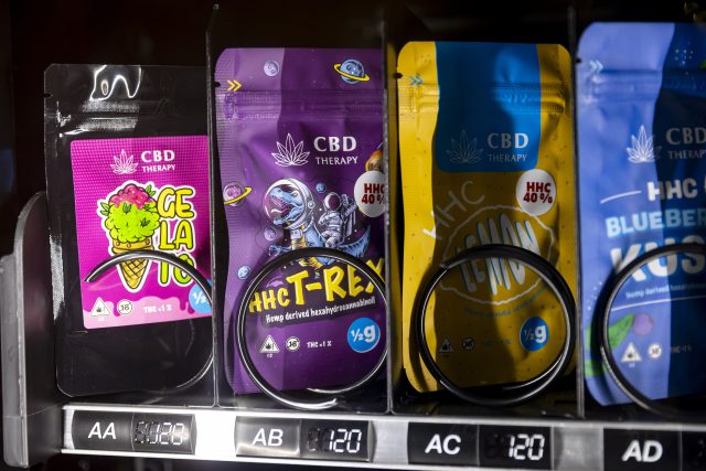 Automaty s bonbóny s HHC jsou volně dostupné všem - i dětem | foto: Jan Handrejch / Právo / Profimedia
