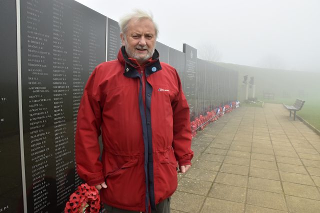 Tom Dolezal u památníku bitvy o Británii | foto: Jaromír Marek,  Český rozhlas