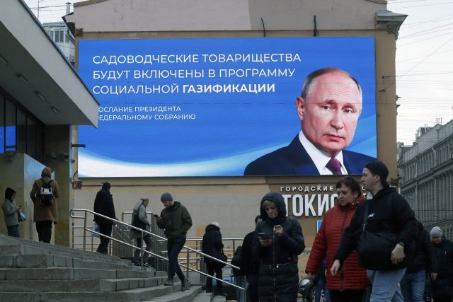 Prezidentské volby v Rusku,  billboard Vladimira Putina v Petrohradu | foto: Fotobanka Profimedia,  Profimedia