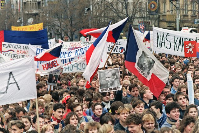 Sametová revoluce,  prosinec 1989 | foto: Profimedia