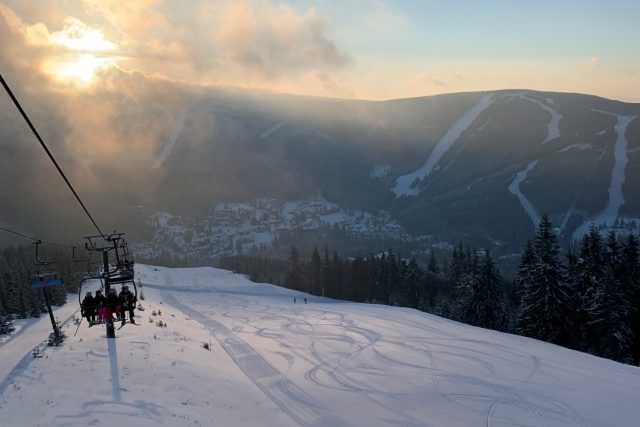 Skiareál ve Špindlu nabízí i na konci února stále skvělou lyžovačku | foto: Skiareál Špindlerův Mlýn