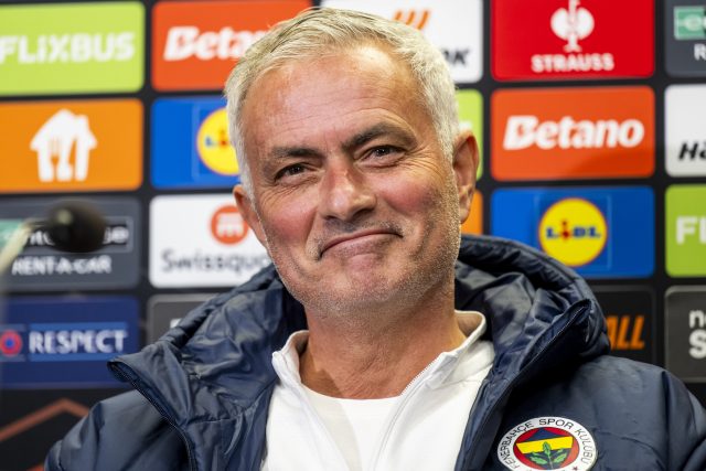 José Mourinho na tiskové konferenci před duelem Slavie proti Fenerbahce | foto: Ondřej Deml,  ČTK