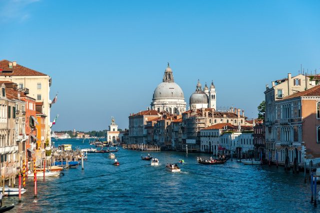Ročně Benátky navštíví téměř 25 milionů turistů,  obyvatel tam přitom žije jen kolem 50 tisíc | foto: Pixabay,  CC0 1.0
