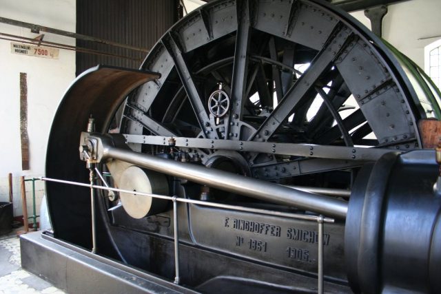 V roce 1905 byl na jámu Mayrau instalován parní těžní stroj firmy Ringhoffer Smíchov. Dodnes je funkční | foto: Hornický skanzen Mayrau