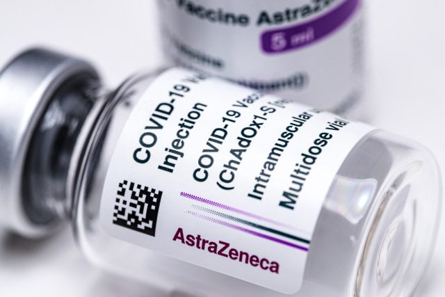 Evropská léková agentura na základě dostupných dat rozhodne,  zda je vakcína AstraZeneca bezpečná | foto: Fotobanka Profimedia