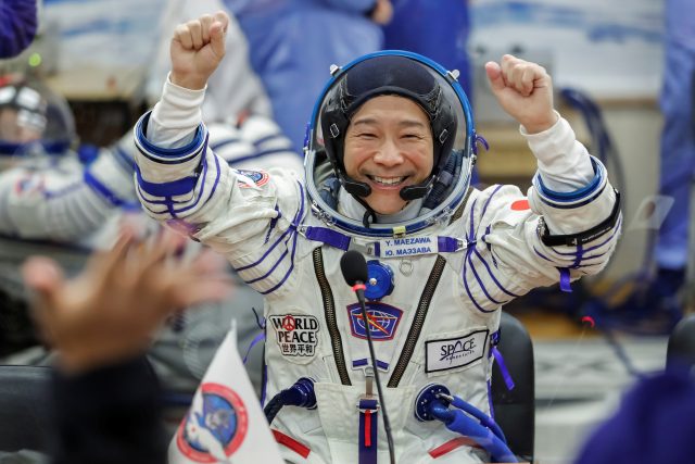 Japonský miliardář Jusaku Maezawa před odletem na Mezinárodní vesmírnou stanici | foto: Shamil Zhumatov,  Reuters