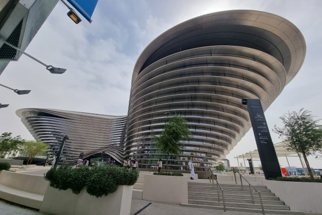 192 účastnických zemí na Expu 2020 v Dubaji nabízí velice rozdílné úrovně svých pavilonů jak z hlediska architektury,  tak také vnitřní expozice | foto: Štěpán Macháček,  Český rozhlas