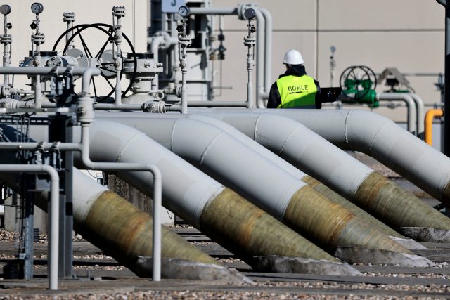 Ústí plynovodu Nord Stream v německém Lubminu | foto: Hannibal Hanschke,  Reuters