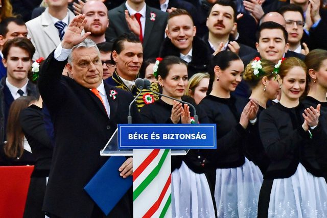 Viktor Orbán na setkání u příležitosti státního svátku | foto: Marton Monus,  Reuters