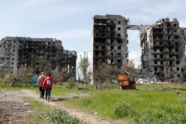 Zničené budovy v okupovaném Mariupolu | foto: Alexander Ermochenko,  Reuters