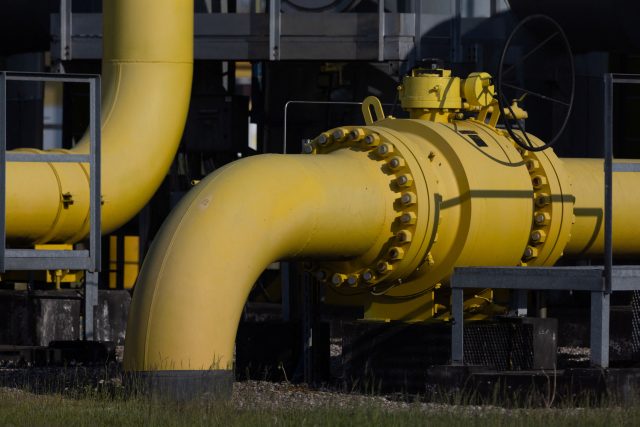 Kompresní stanice plynu,  součást polského úseku ropovodu Jamal,  který spojuje Rusko se západní Evropou,  je ve vlastnictví společného podniku Gazprom a PGNiG | foto: Reuters