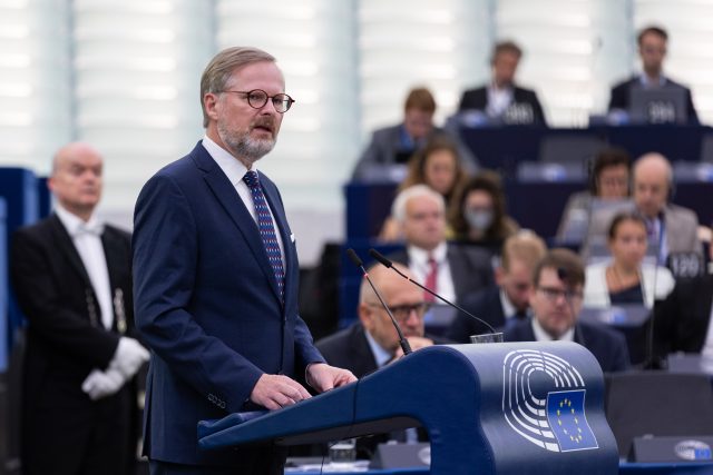 Petr Fiala  (ODS) pronáší projev v Evropském parlamentu k zahájení českého předsednictví Radě Evropské unie | foto: Reuters