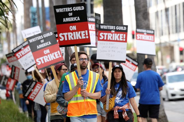 Stávka scenáristů v USA | foto: Mario Anzuoni,  Reuters