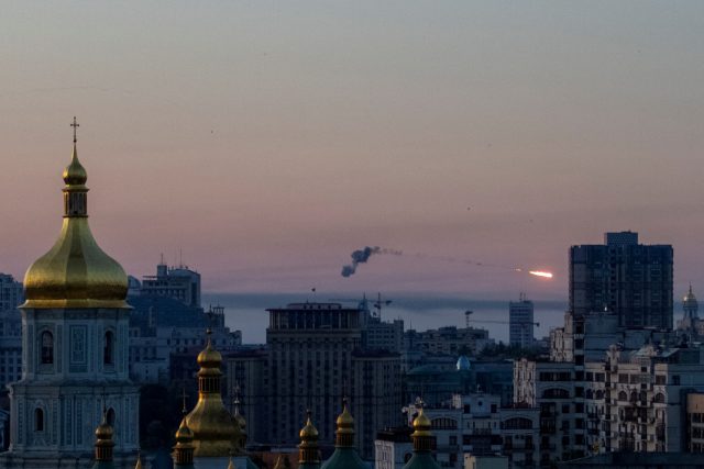 Vzdušné útoky na Kyjev zintenzivnily | foto: Reuters
