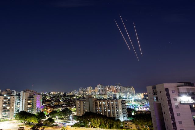 Rakety odpalované z Pásma Gazy na Izrael | foto: Amir Cohen,  Reuters