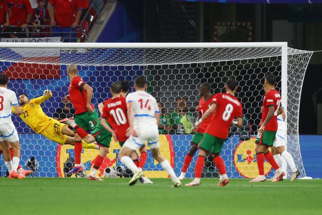 Jediným českým úspěšným střelcem v zápase proti Portugalsku byl Lukáš Provod. Kdo se prosadí proti Gruzii? | foto: Reuters