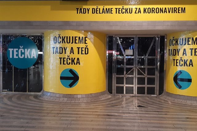 Jedno z nových očkovacích míst funguje na pražském hlavním nádraží | foto: Vendula Bartoňková,  Český rozhlas