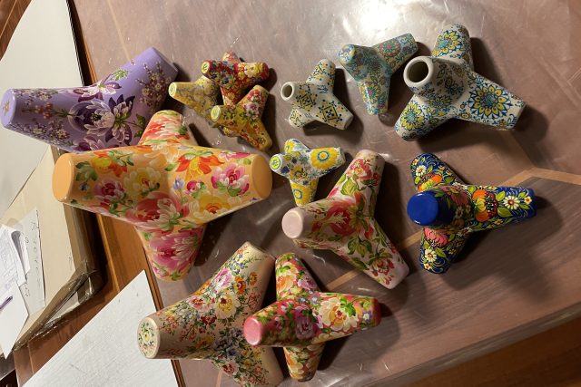 Malované tetrapody jsou vlastně takové mariupolské kraslice | foto: Martin Dorazín,  Český rozhlas