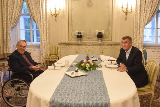 Prezident Miloš Zeman a předseda vlády Andrej Babiš  (ANO) se setkali v Lánech.27. září 2021 | foto: Jiří Ovčáček,  Twitter