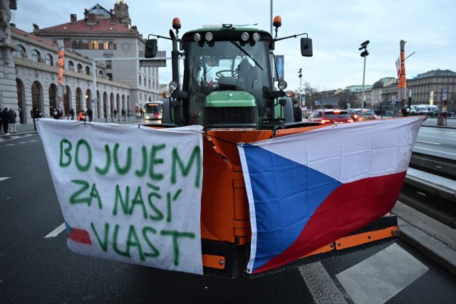 Protest části zemědělců u hlavního nádraží v Praze | foto: René Volfík,  iROZHLAS.cz