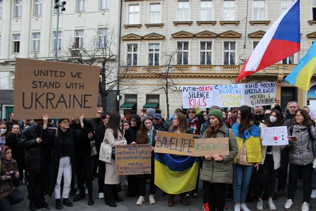 Protest proti ruskému vpádu na Ukrajinu v Praze | foto: Tomáš Vojkovský