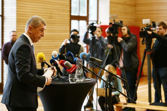 Andrej Babiš na své tiskové konferenci po verdiktu v kauze Čapí hnízdo | foto: René Volfík,  iROZHLAS.cz