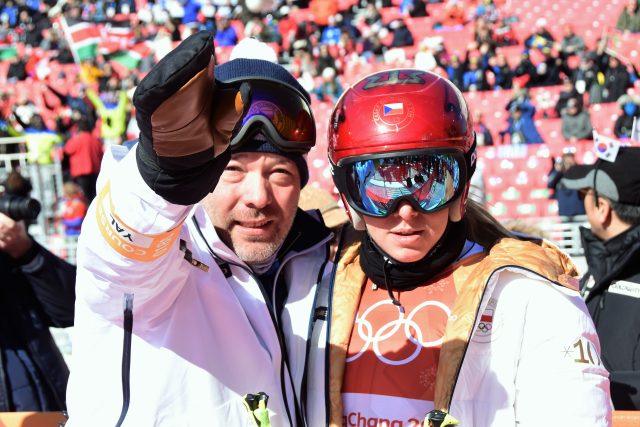 Ester Ledecká s trenérem Tomášem Bankem na olympiádě v Pchjongčchangu | foto: ASC Dukla Ivana Roháčková