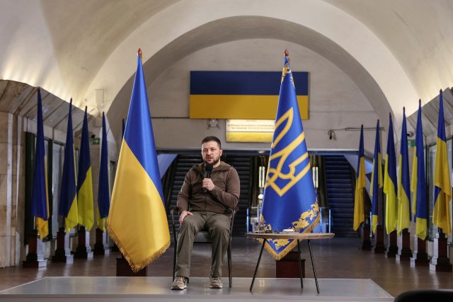 Prezident Volodymyr Zelenskyj poskytl rozhovor novinářům v kyjevském metru | foto: Reuters