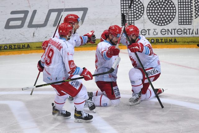 Extraligovou sezonu 2021/2022 ovládli hokejisté Třince | foto: Kateřina Šulová,  ČTK