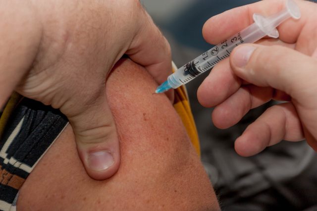 Důležité je chránit se proti chřipce očkováním | foto: Pexels