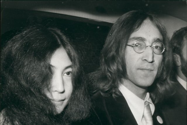 John Lennon a Yoko Ono v listopadu 1968 | foto: Profimedia