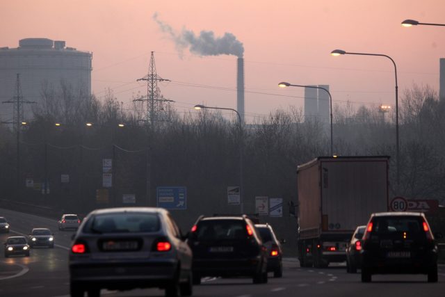 Zvýšená emise polétavého prachu v Ostravě | foto: Profimedia