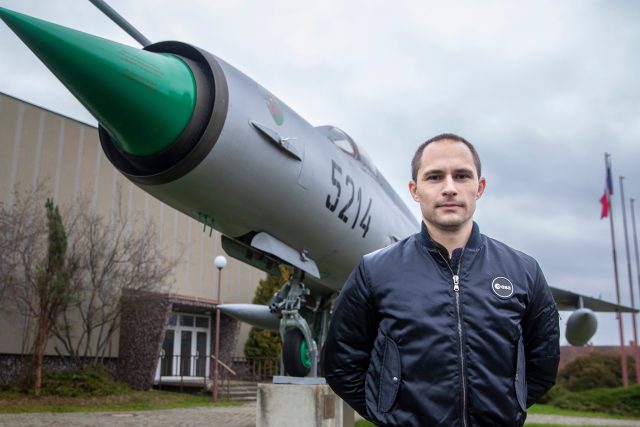 Člen záložního týmu astronautů Evropské kosmické agentury Aleš Svoboda během tiskové konference na 21. základně taktického letectva Čáslav. | foto: Anna Boháčová,  MFDNES + LN,  Profimedia