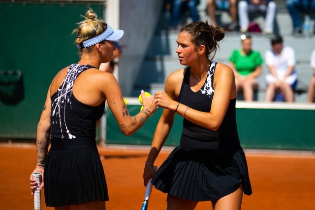 Markéta Vondroušová a Miriam Kolodziejová na turnaji v Praze | foto: Profimedia