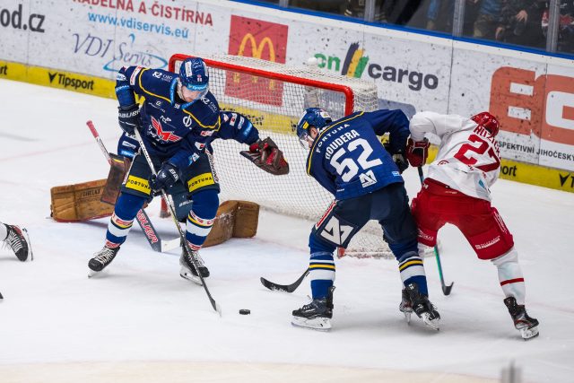 Hokejisté Českých Budějovic porazili ve čtvrtém utkání čtvrtfinále play extraligy Třinec 4:1 a v sérii snížili na 1:3 | foto: Petr Skřivánek,  ČTK