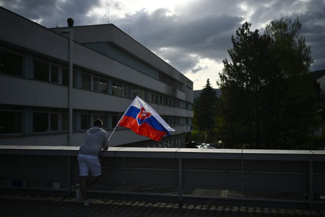 Vrcholní slovenští politici vyzývají ke zklidnění emocí ve společnosti po atentátu na premiéra Fica | foto: Profimedia