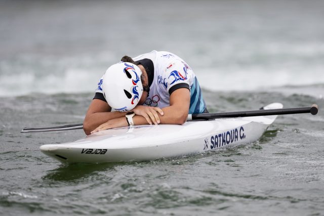 Zklamaná kanoistka Gabriela Satková po sedmém místě v olympijském finále | foto: Ondřej Deml,  ČTK