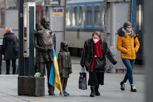 Ukrajinští uprchlíci na Hlavním nádraží v Praze. | foto: René Volfík,  iROZHLAS.cz